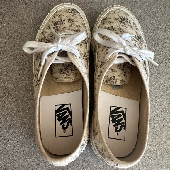 EUC vans with lug sole. - Picture 3 of 3